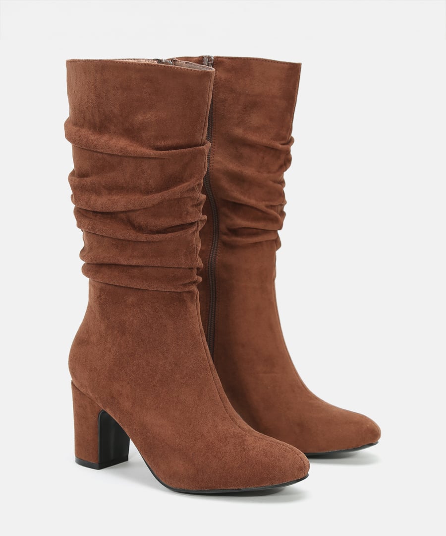 Bota tac&oacute;n fruncida